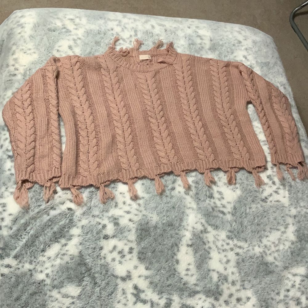 Alter'd State chunky, thick, crop, distressed mauve sweater size Small